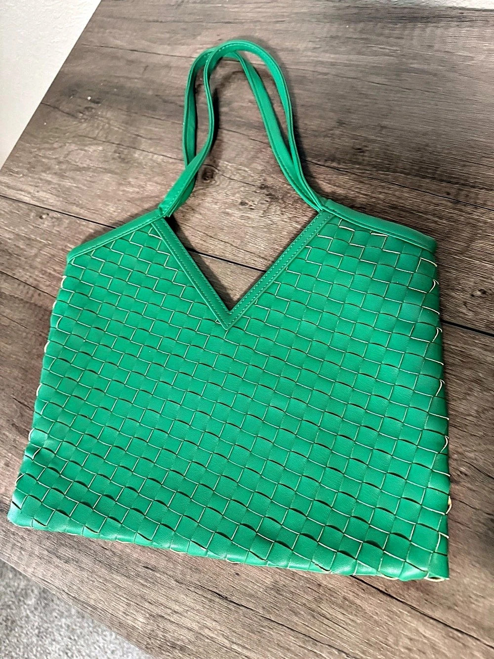 White House Black Market Woven Shoulder Bag in Green Like New